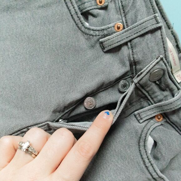 Levi's Gray Wedgie Straight Leg Classic High Waist Jeans Size 25 Button Fly - Picture 3 of 8